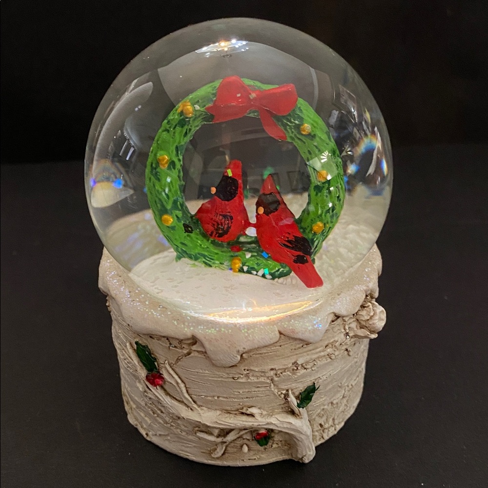 Dillards Festive Snow Globe with Two Cardinals in a Green Wreath w/Red Bow NWT